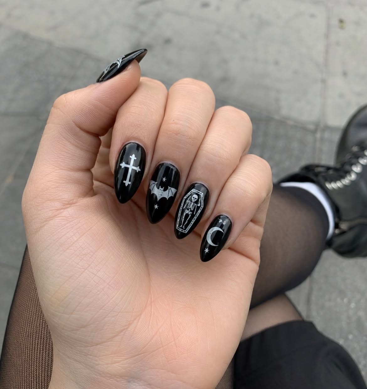 28 Spooktacular Halloween Nail Ideas You Need To Try 26 Gothic Halloween Coffin Nails