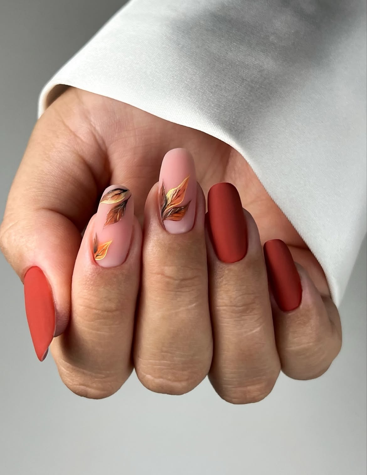 29 Stunning Fall Leaves Nail Ideas You Need To Try Now 12 Matte Terracotta & Pink Fall Leaf Ombre Nails