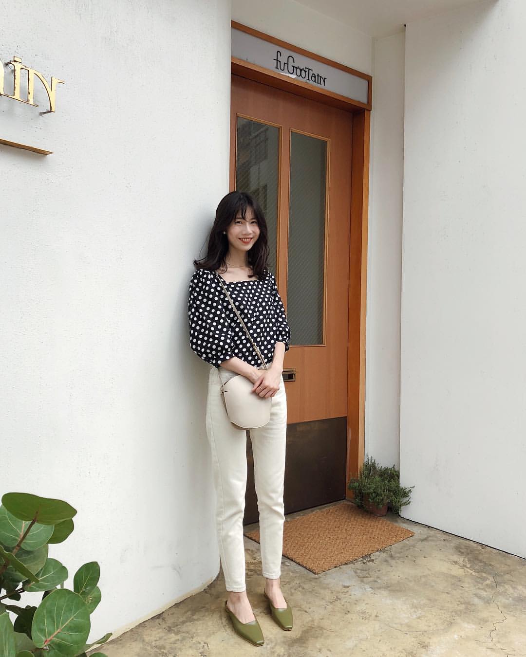 Polka Dot Top And Cream Jeans Casual Chic