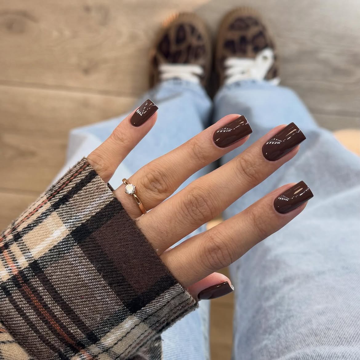 28 Stunning Coffin Nail Ideas for Your Perfect Fall Look 6 Rich Chocolate Glossy Square Nails