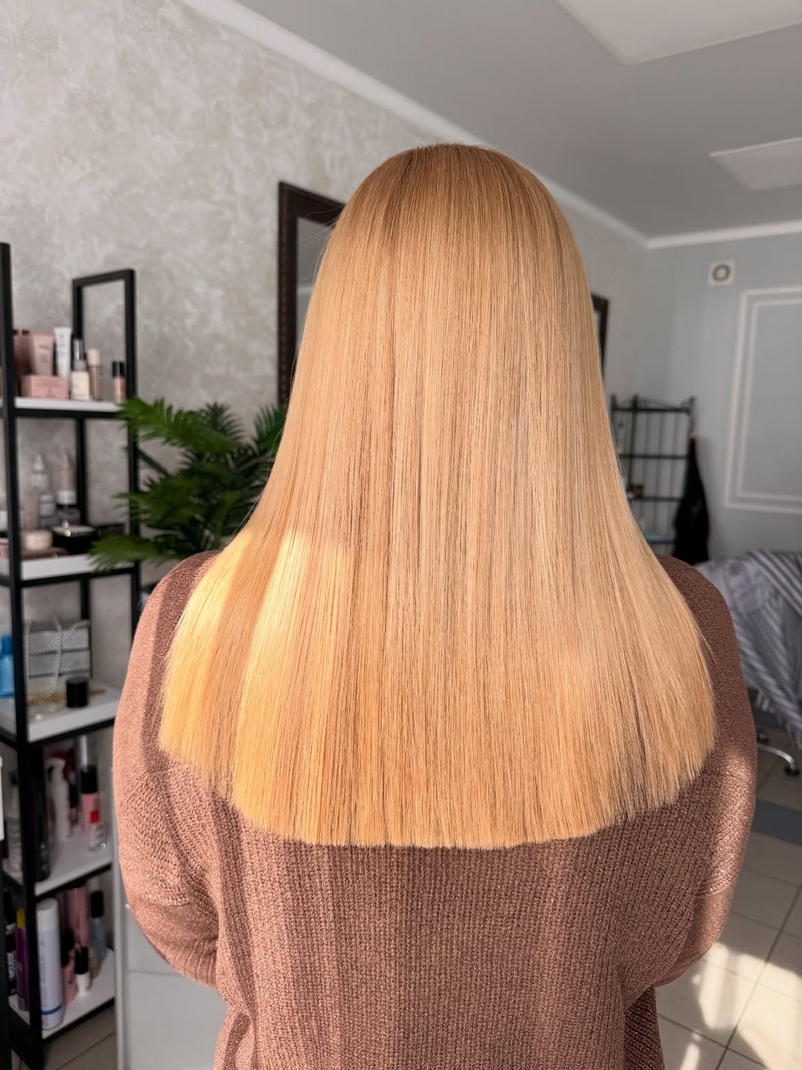 Smooth Honey Blonde Collarbone Cut With Blunt Ends