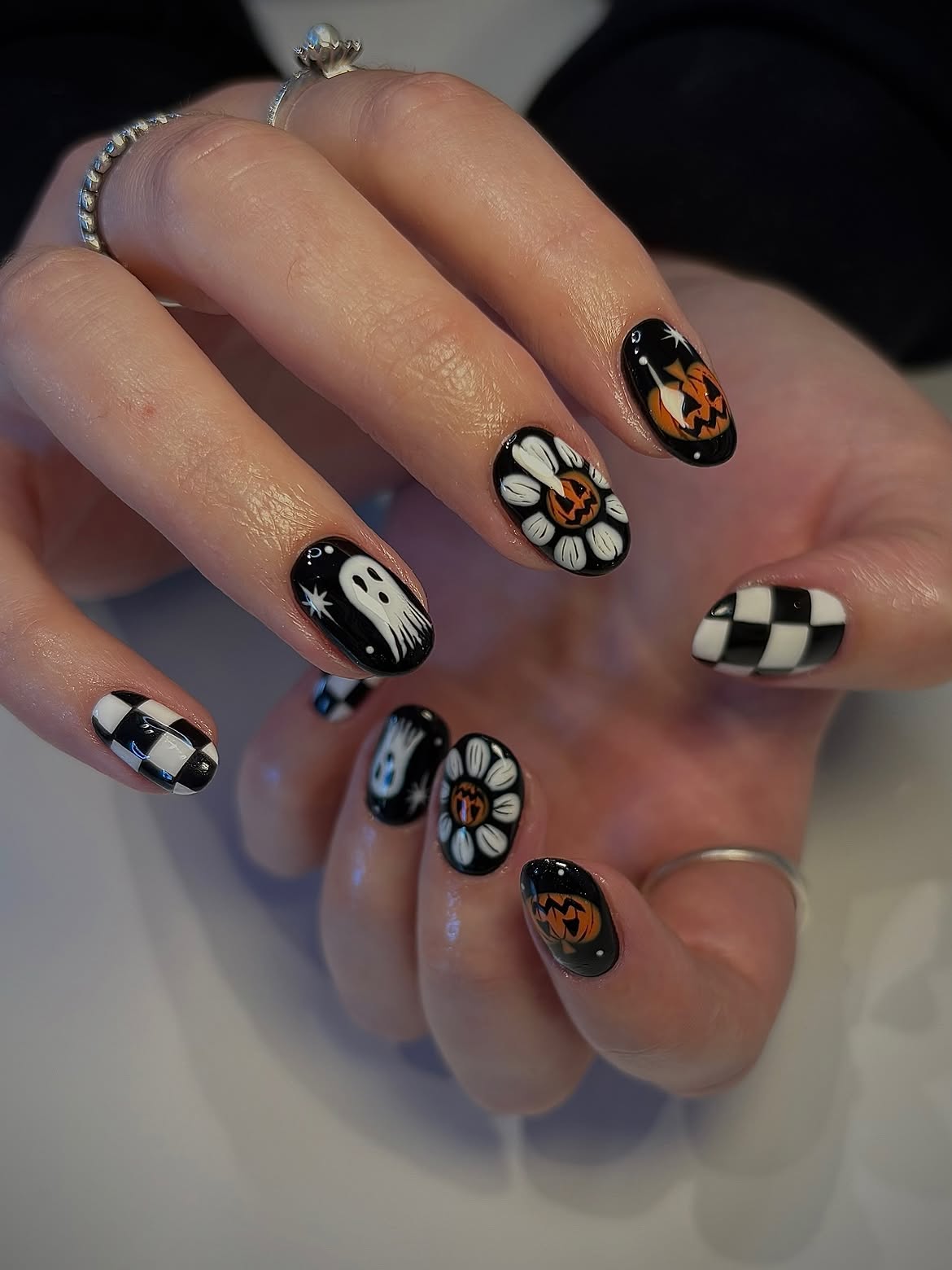 29 Spooky & Chic Halloween Nail Ideas for Short Nails 7 Spooky Cute Halloween Nail Art Mix
