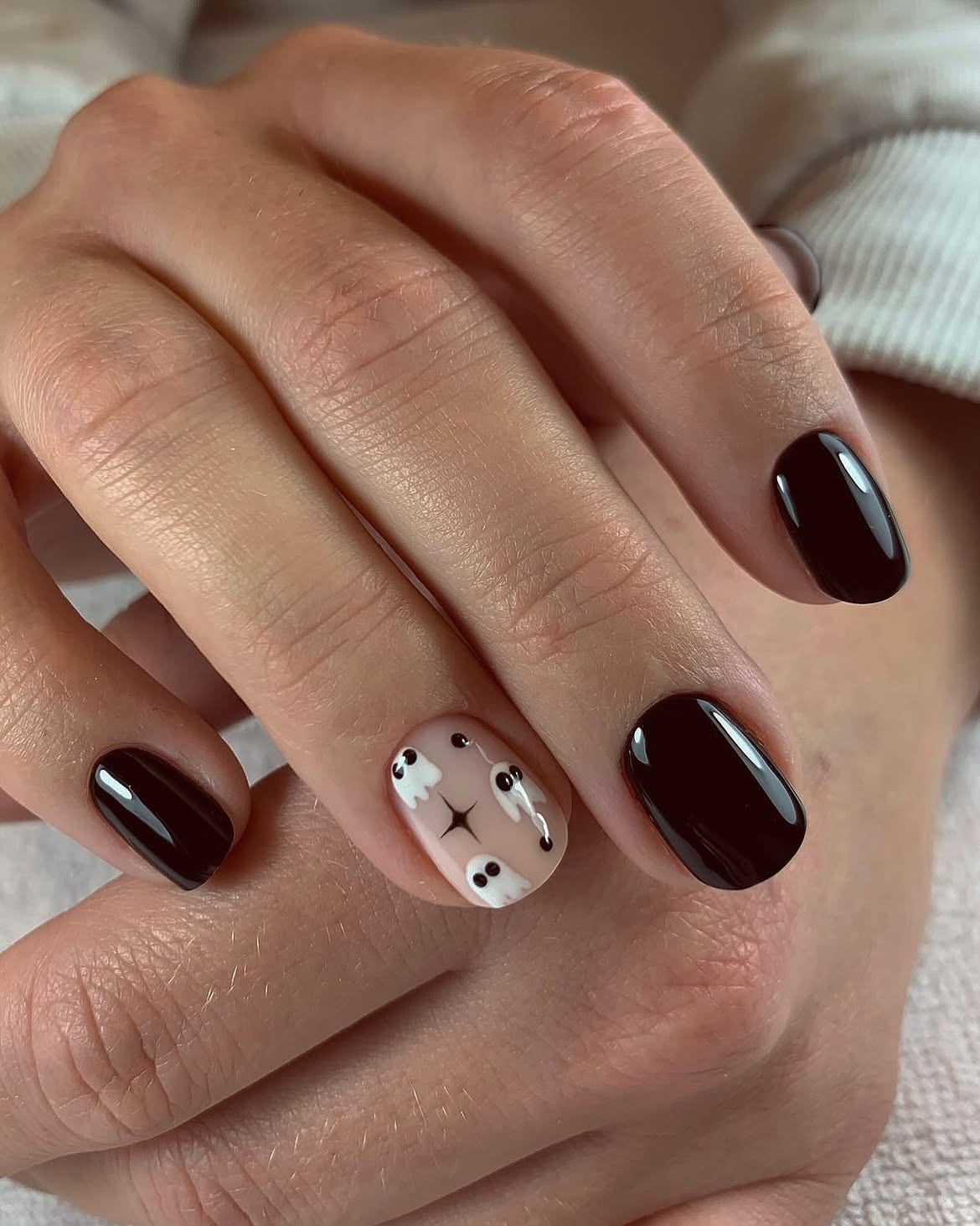 Spooky Ghost Halloween Glowy Nails