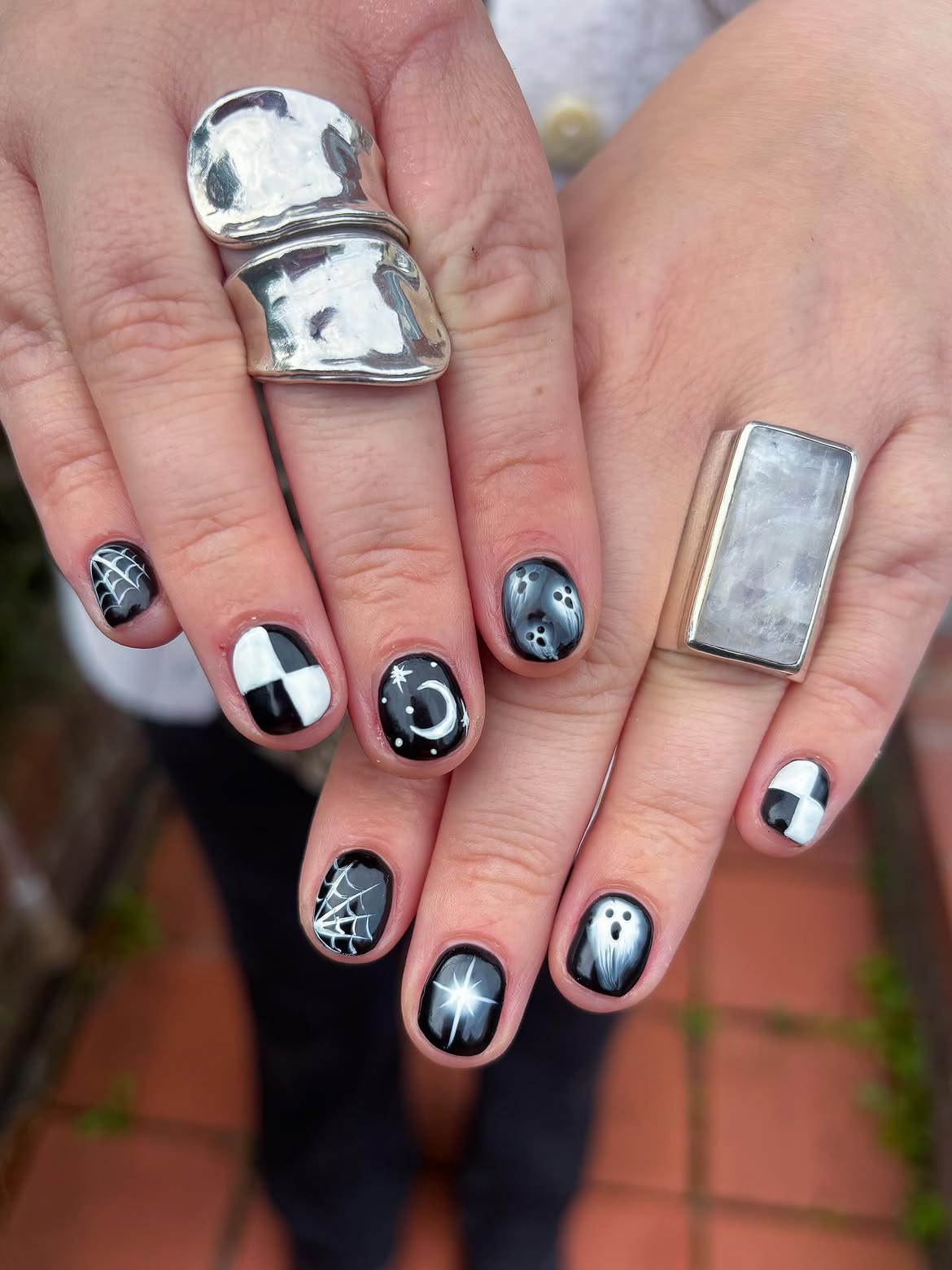 29 Spooky & Chic Halloween Nail Ideas for Short Nails 17 Spooky Short Halloween Nail Art Mix