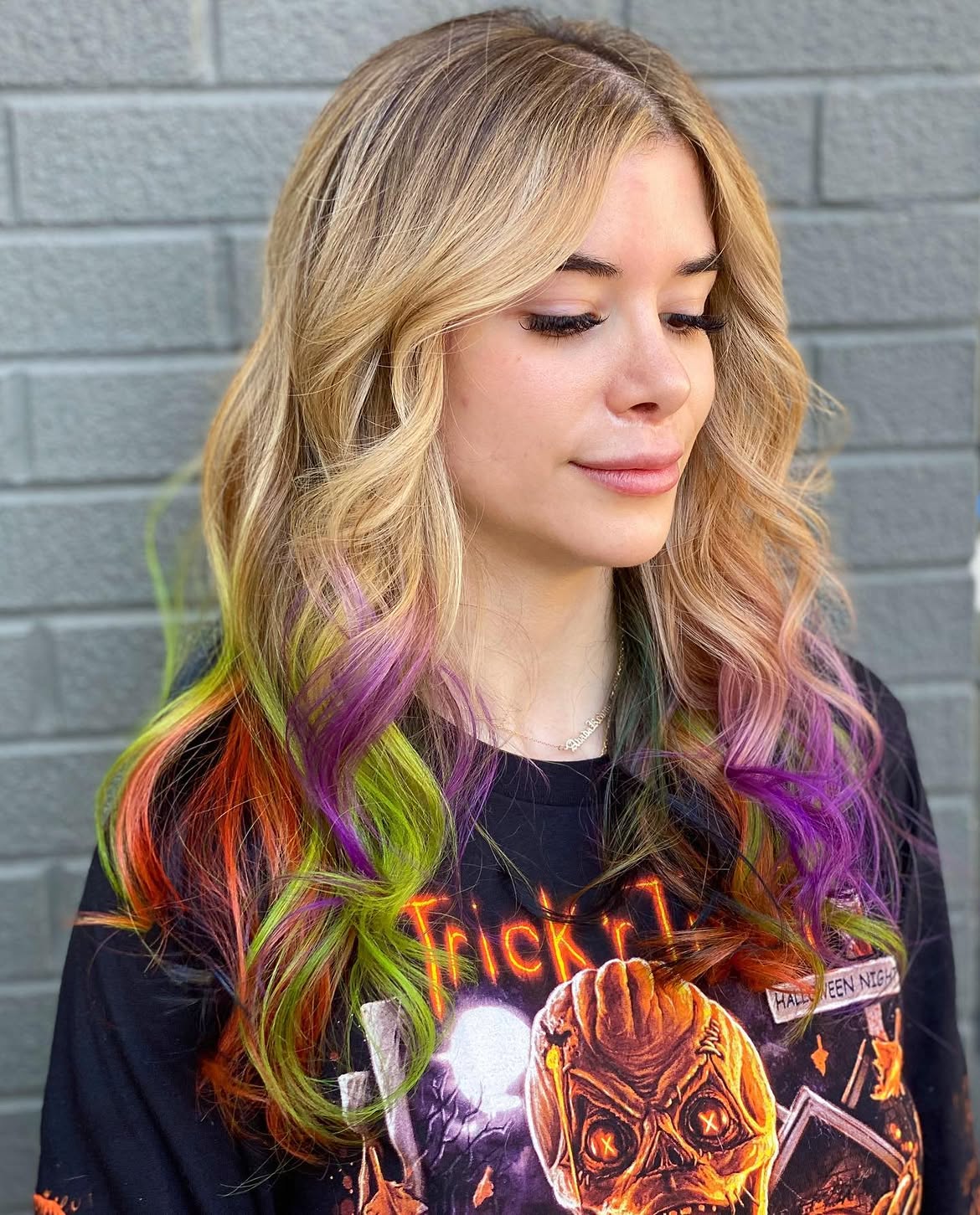 Vibrant Halloween Peekaboo Streaks Waves