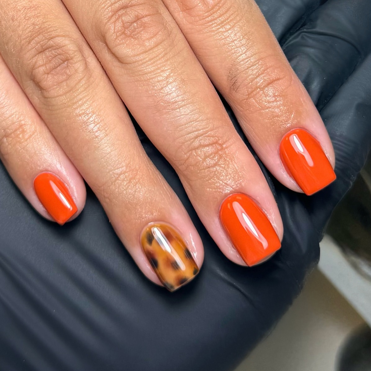 28 Stunning Orange Fall Nail Ideas You Need to Try 5 Vibrant Orange Tortoiseshell Square Nails