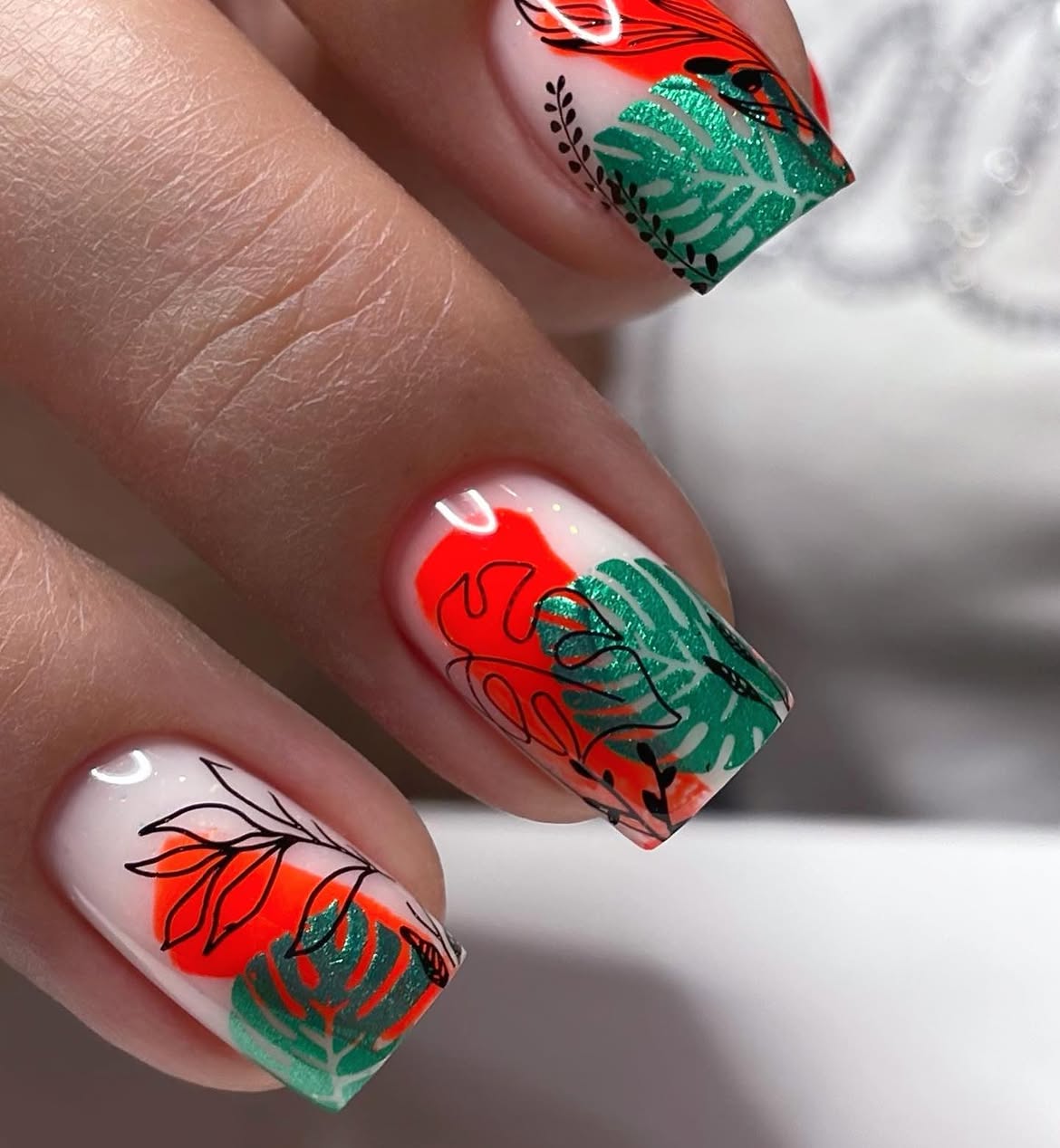 29 Stunning Fall Leaves Nail Ideas You Need To Try Now 27 Vibrant Tropical Leaf Abstract Nail Art
