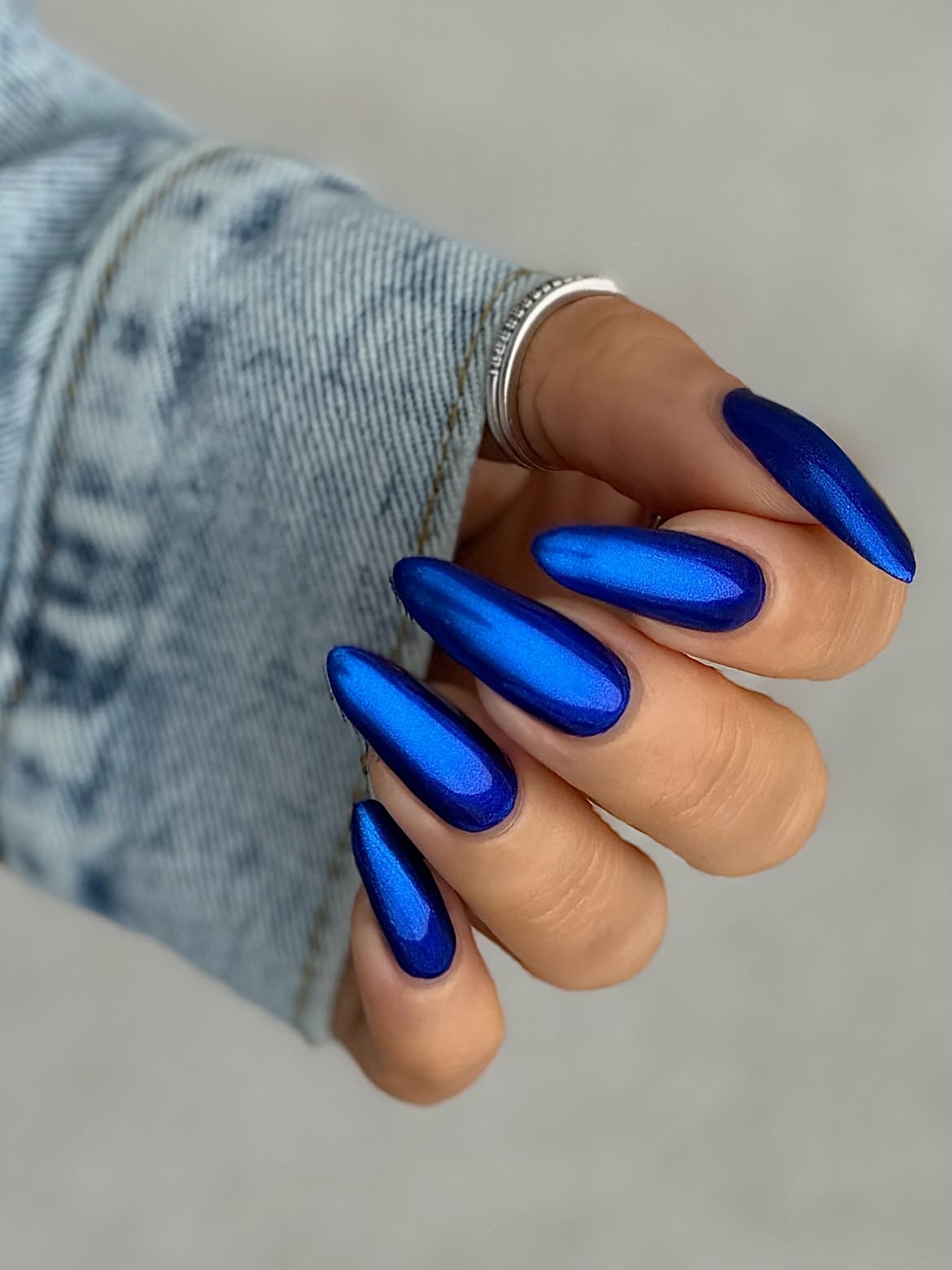 Vivid Metallic Cobalt Blue Almond Chrome Nails
