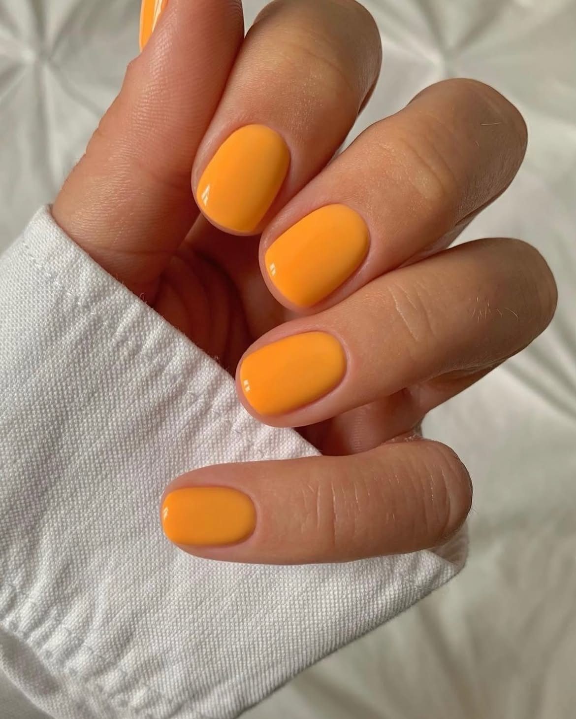 28 Stunning Orange Fall Nail Ideas You Need to Try 18 Warm Orange Glossy Short Oval Nails
