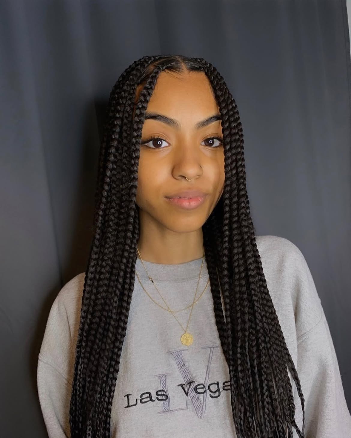 Chic Mid-Back Length Knotless Braids
