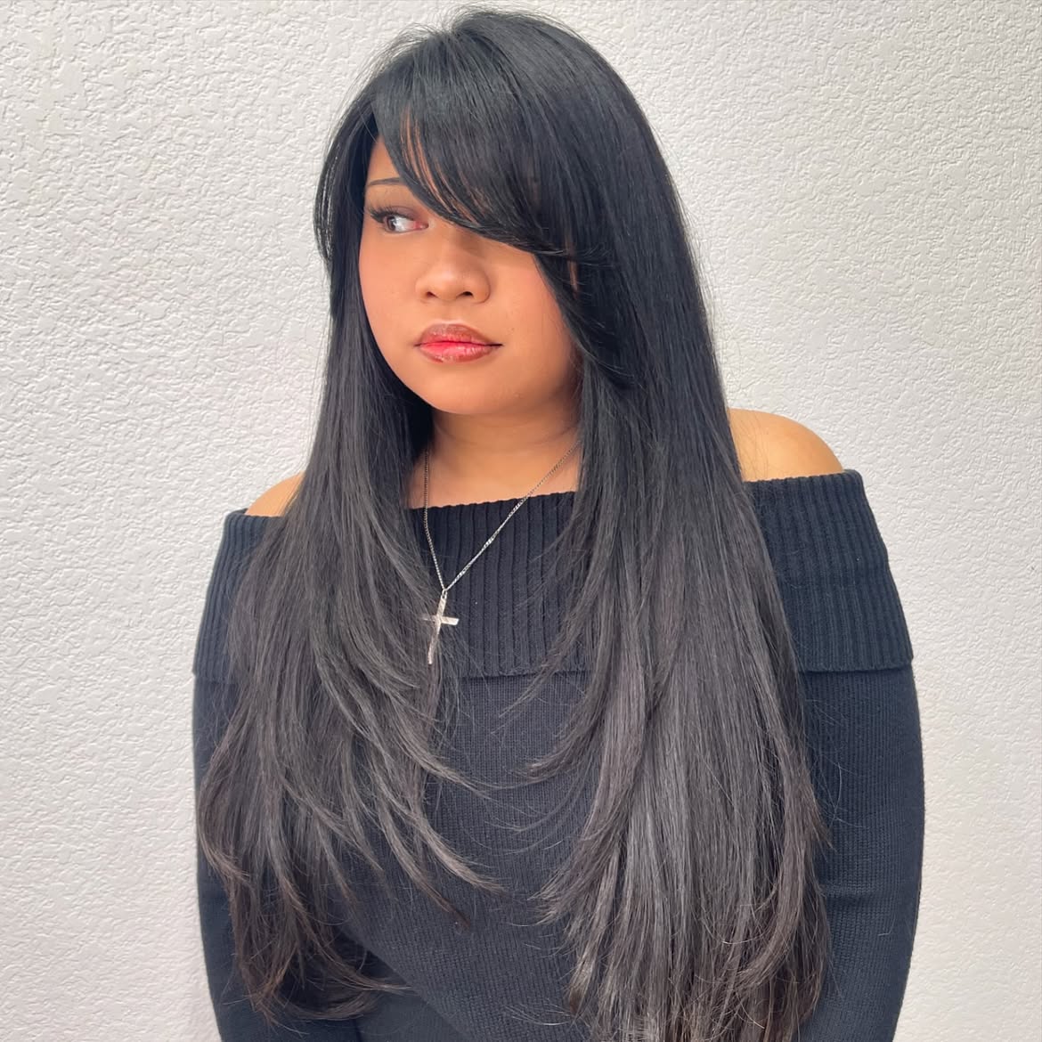 Chic Side-Swept Bangs With Layered Black Hair