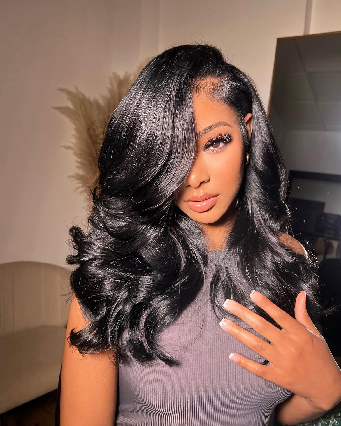 Deep Side Part With Voluminous Hollywood Waves