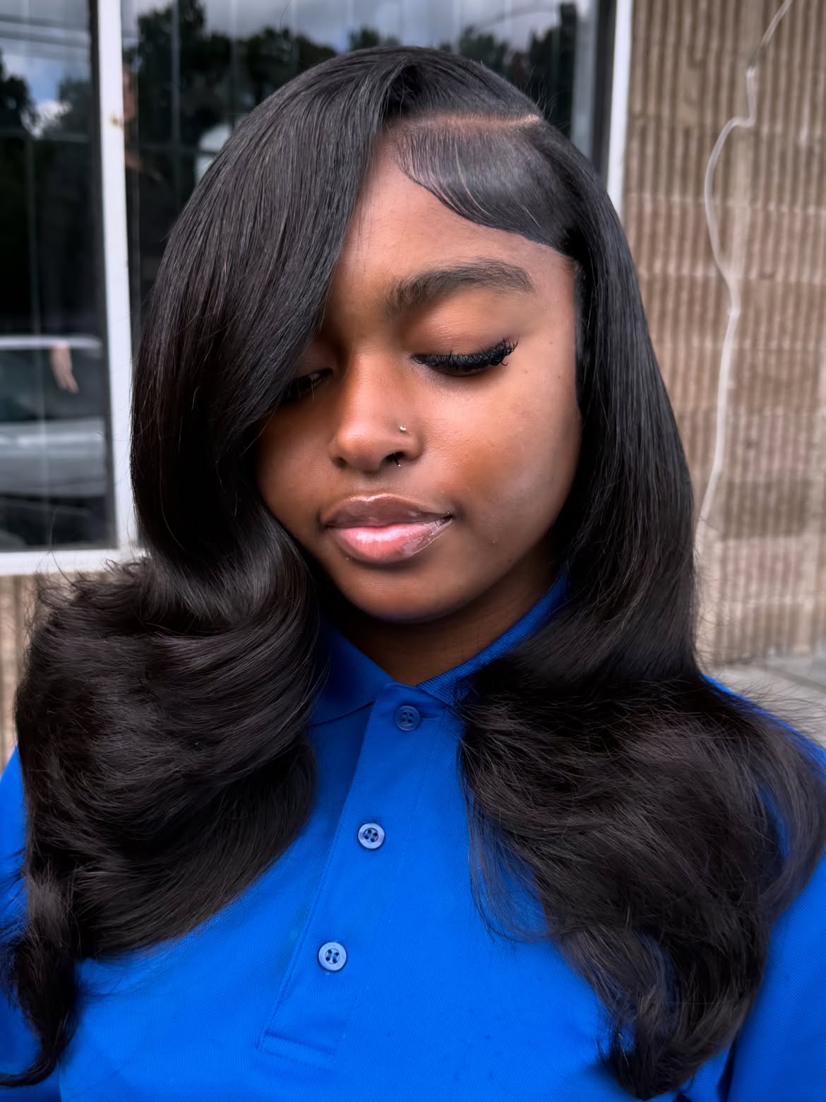 Deep Side Part With Voluminous Hollywood Waves