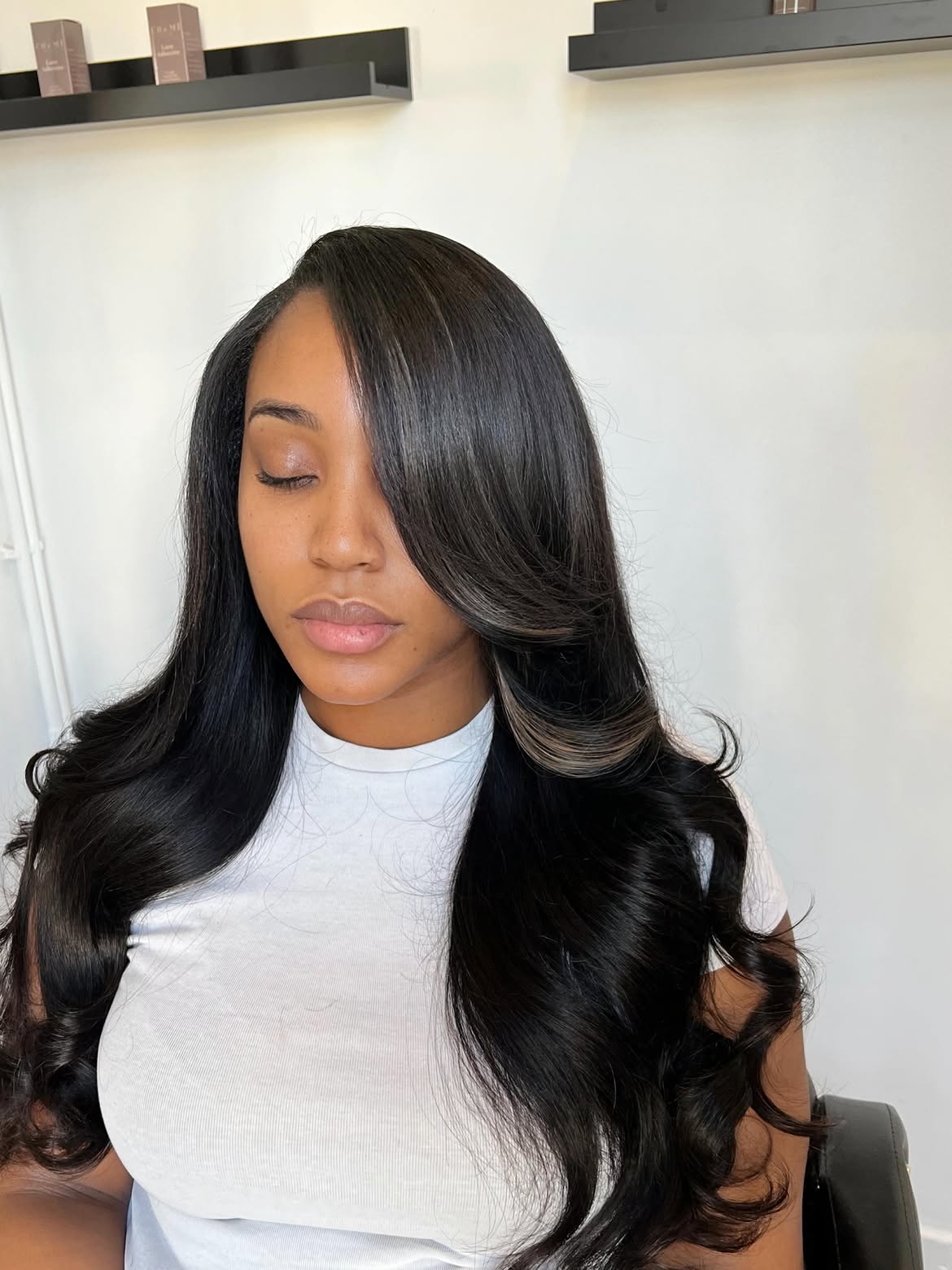 Deep Side Part With Voluminous Hollywood Waves