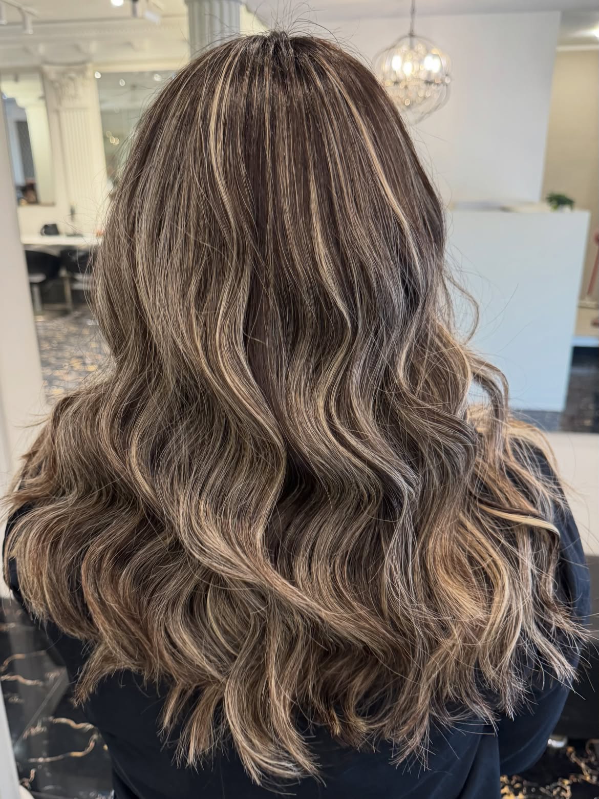 Dimensional Highlights On Brunette Mid Length Waves