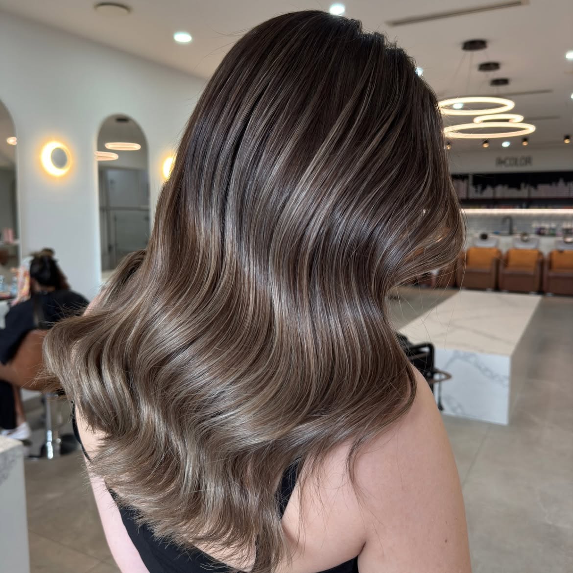 Dimensional Mushroom Brown Highlights On Long Layers