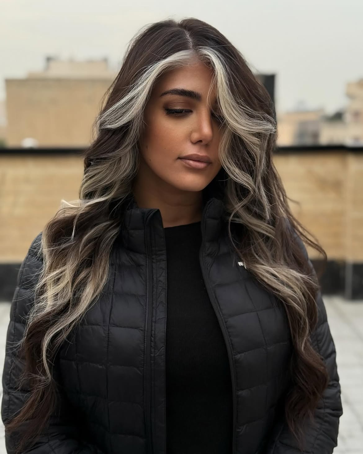 Dramatic Black and Blonde Money Piece