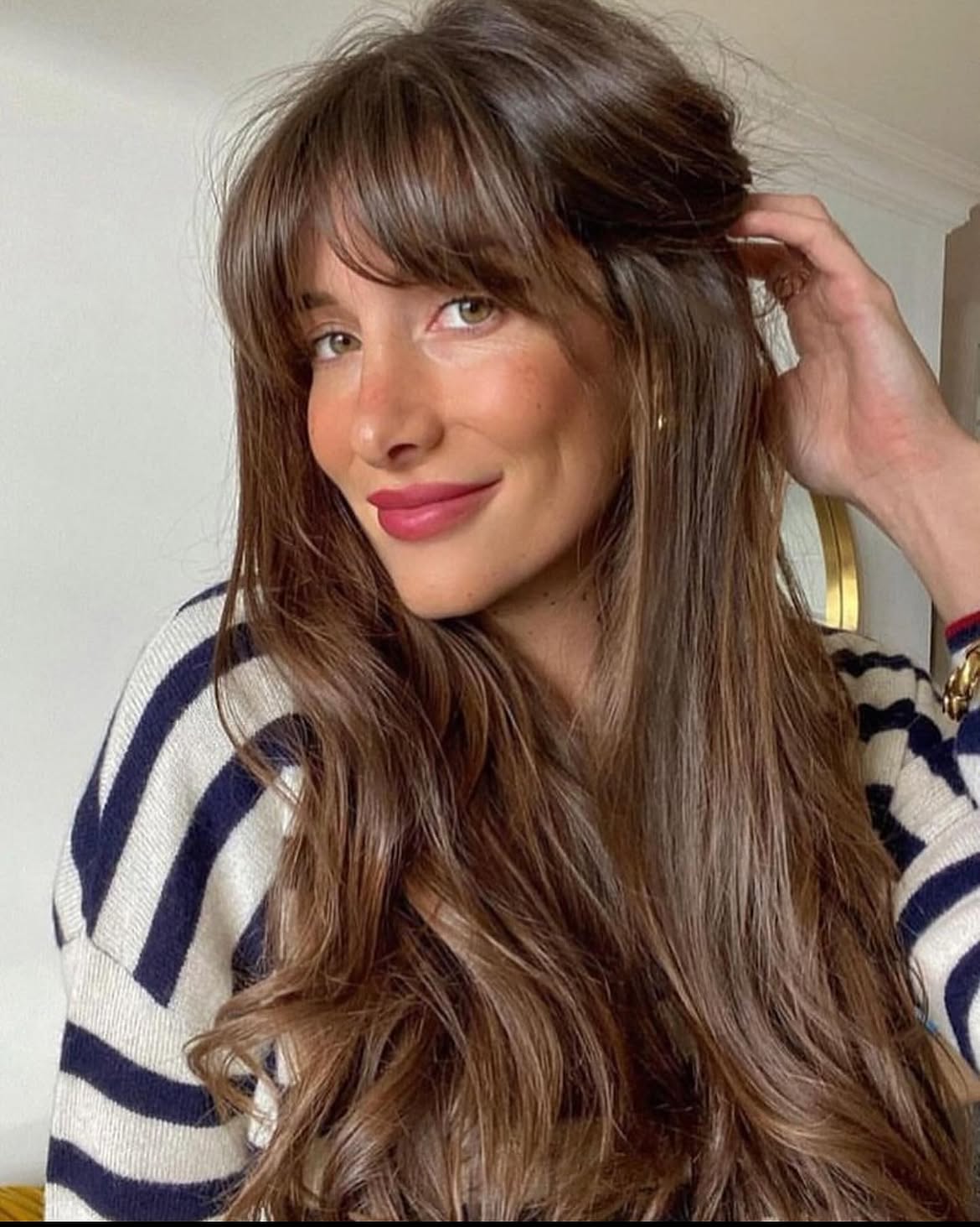 Effortless Curtain Bangs With Beachy Waves
