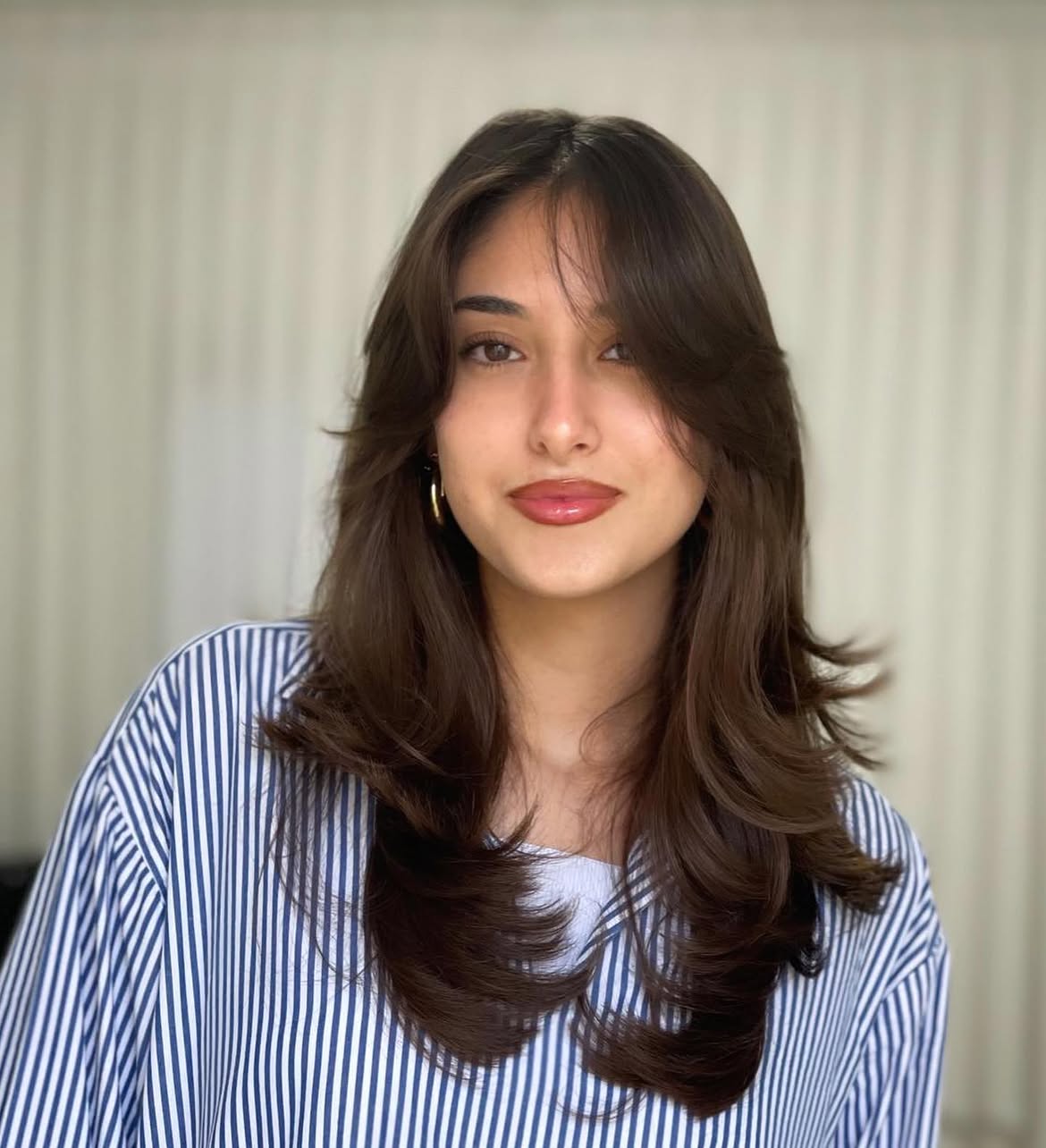Effortless Face-Framing Layers With Dark Brown Waves