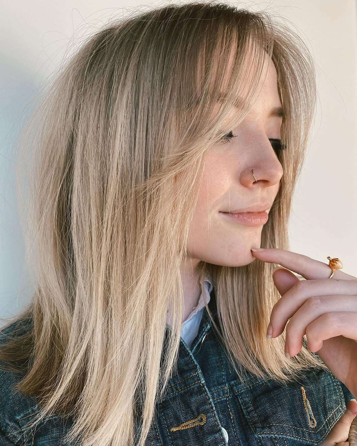 Effortless Honey Blonde Curtain Bangs Lob