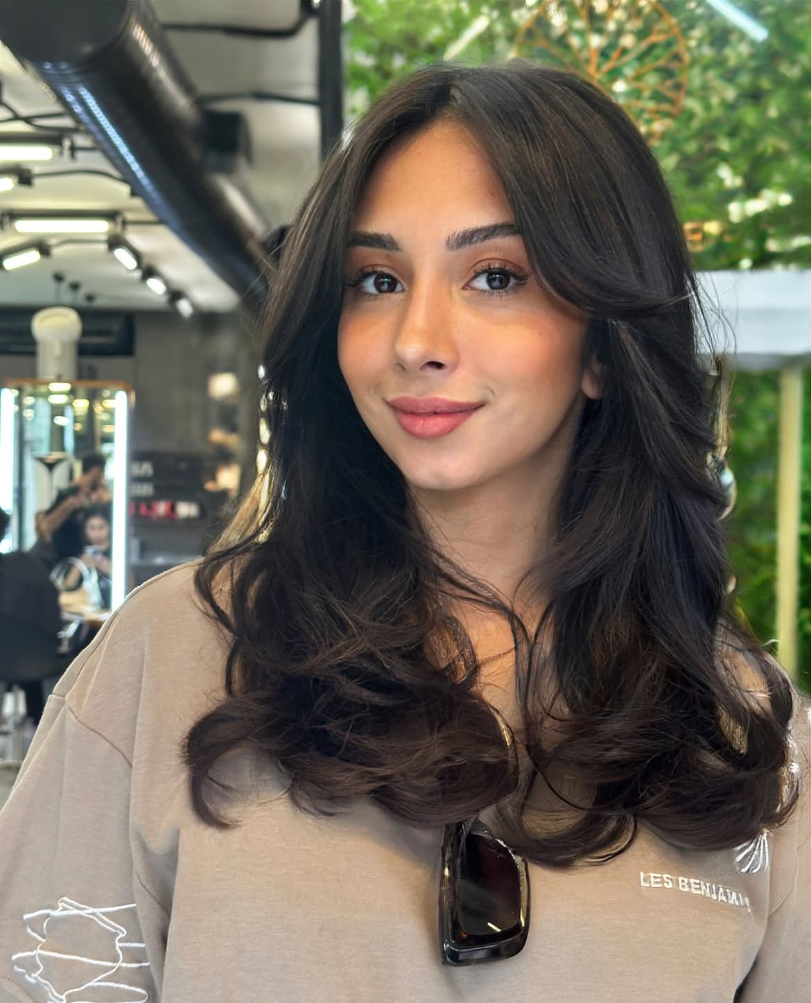 Effortless Voluminous Curtain Bangs With Soft Waves