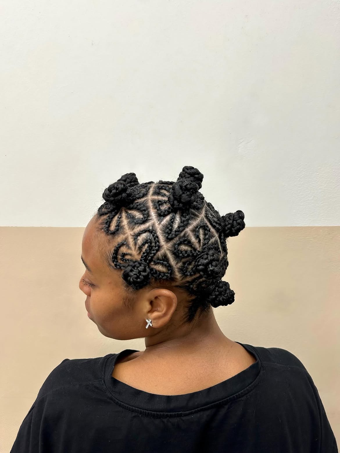 Geometric Bantu Knots With Braided Design