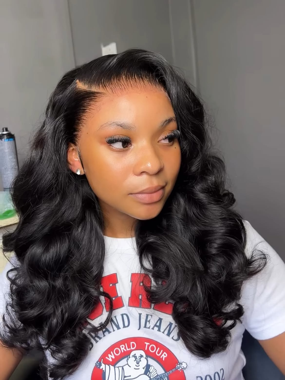 Glamorous Deep Side Part With Voluminous Waves