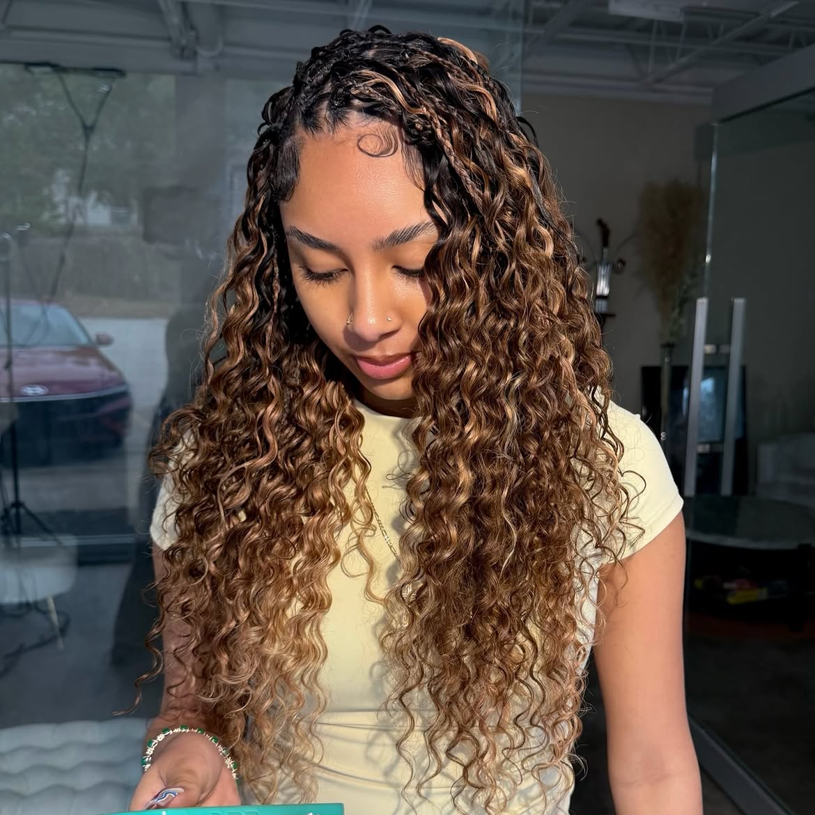 Honey Highlighted Knotless Braids With Curly Ends