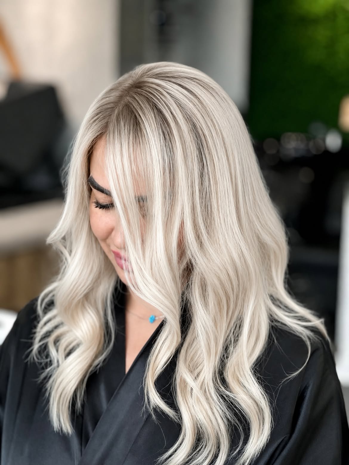 Icy Platinum Waves With Natural Shadow Root
