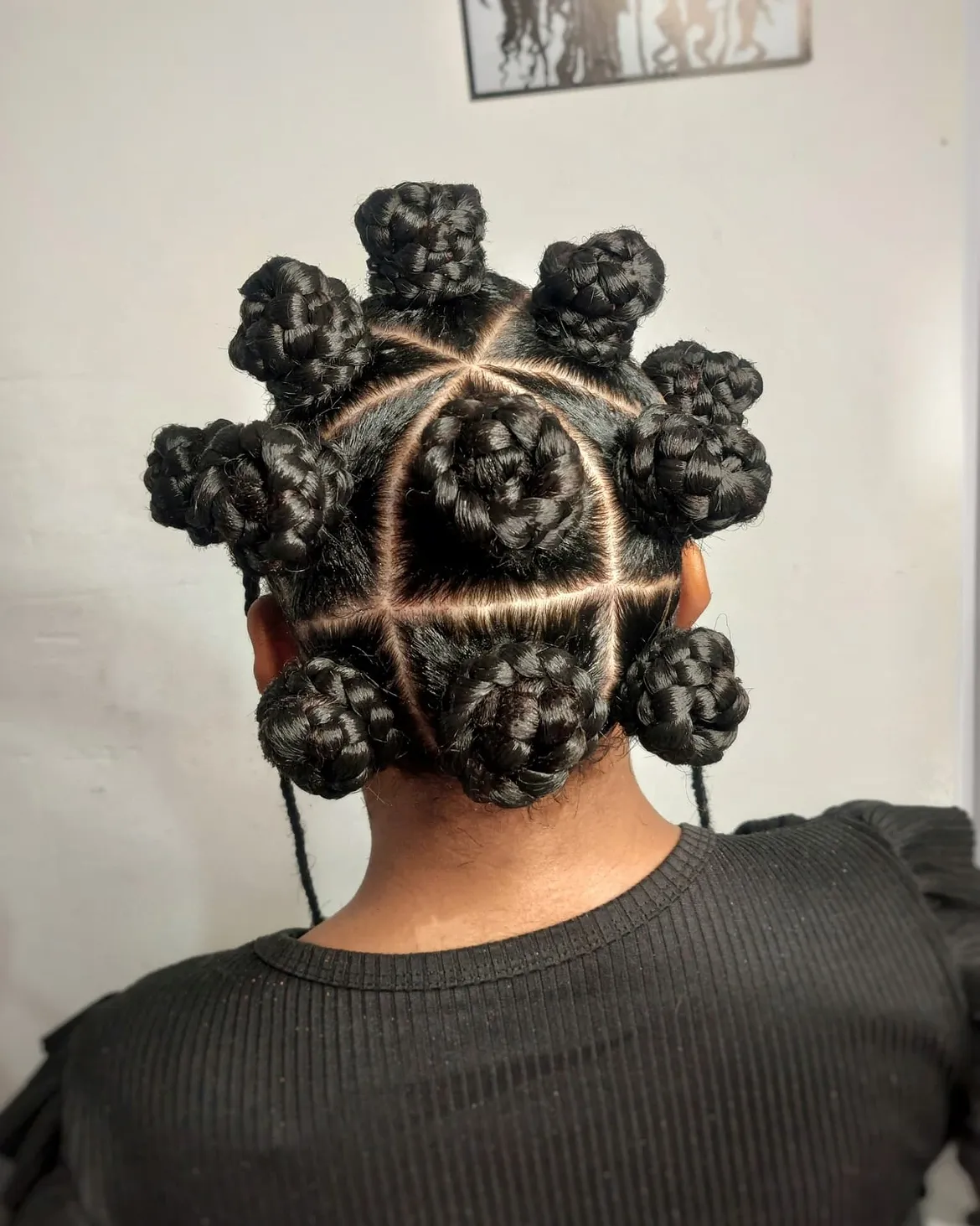 Intricate Bantu Knots With Geometric Parting