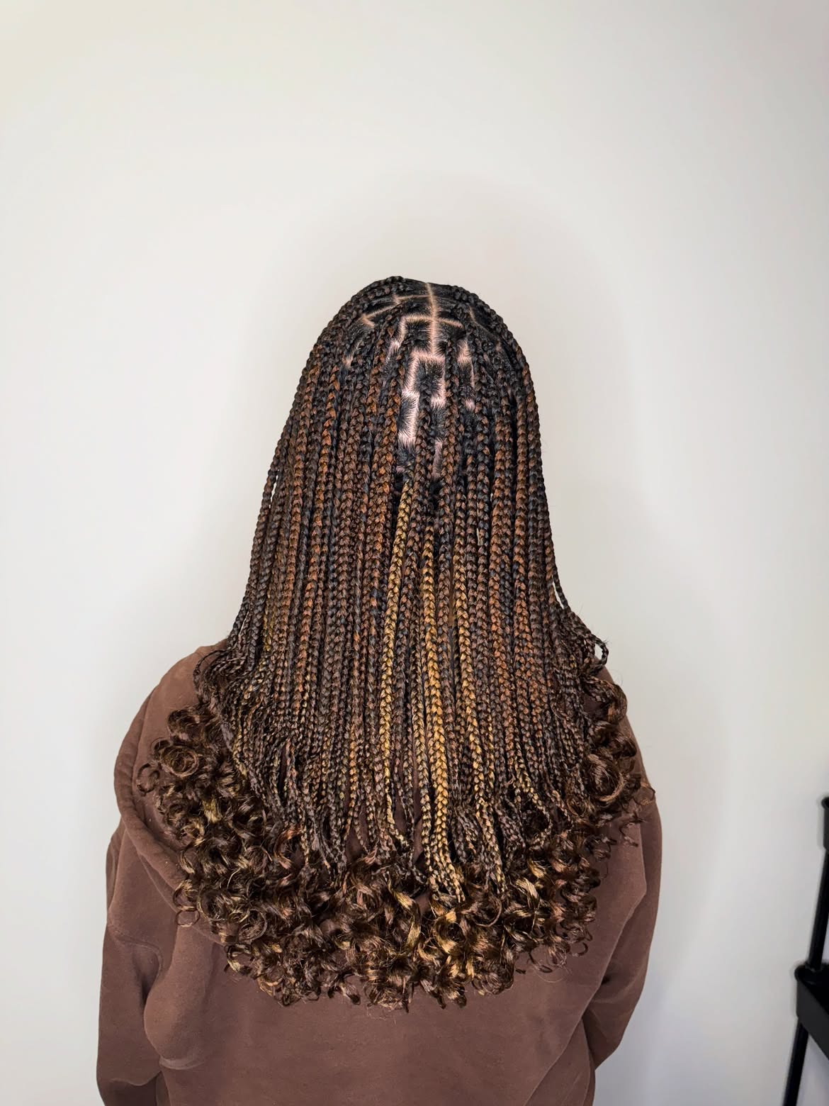 Knotless Braids With Curly Ends And Honey Highlights
