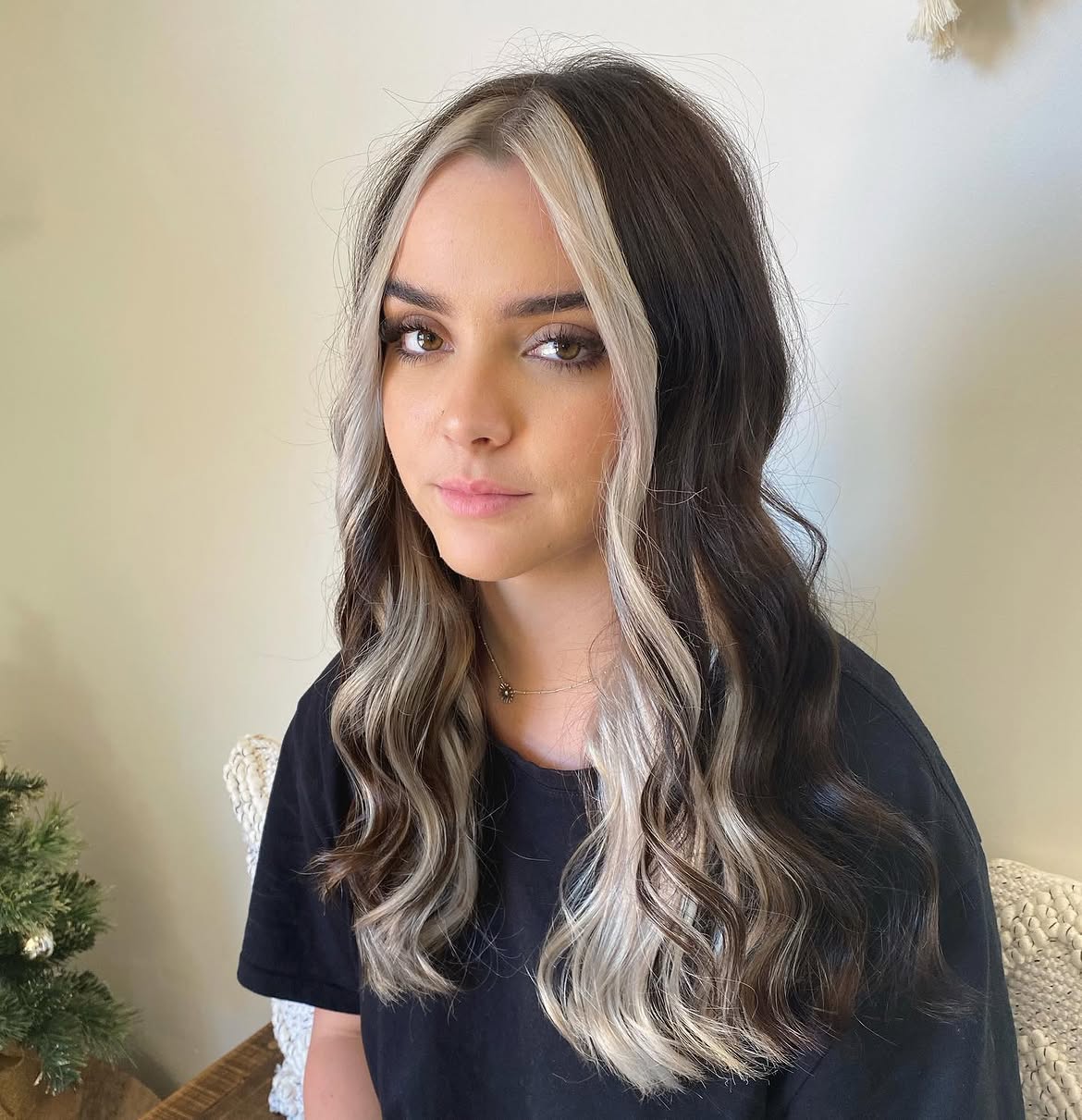 Long Wavy Brunette Hair With Bold Money Piece