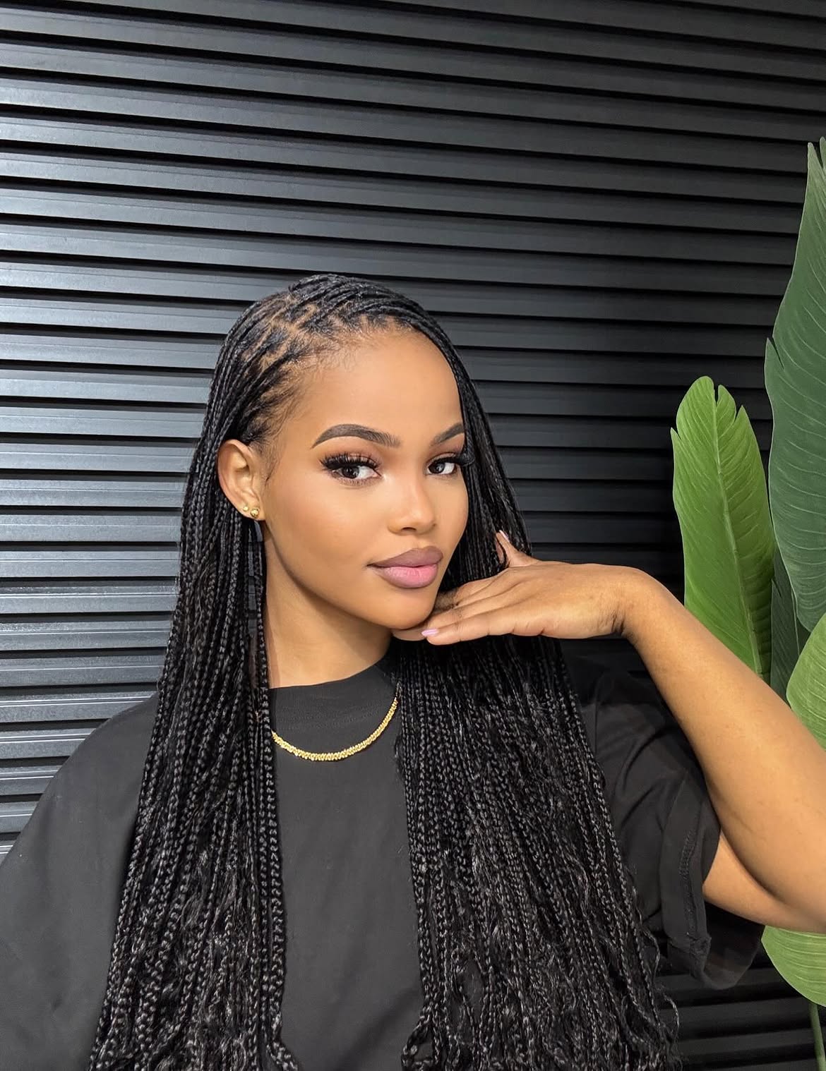 Micro Braids With Defined Parts For Summer