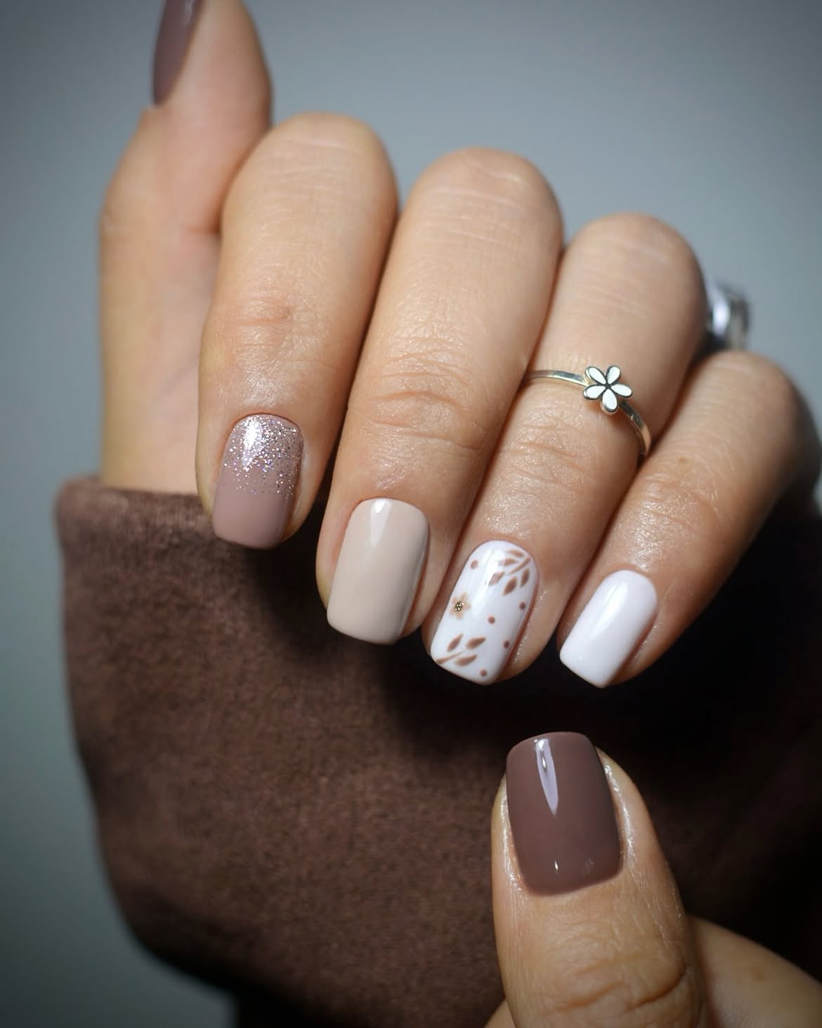 Mismatched Neutral Tones With Leaf Art