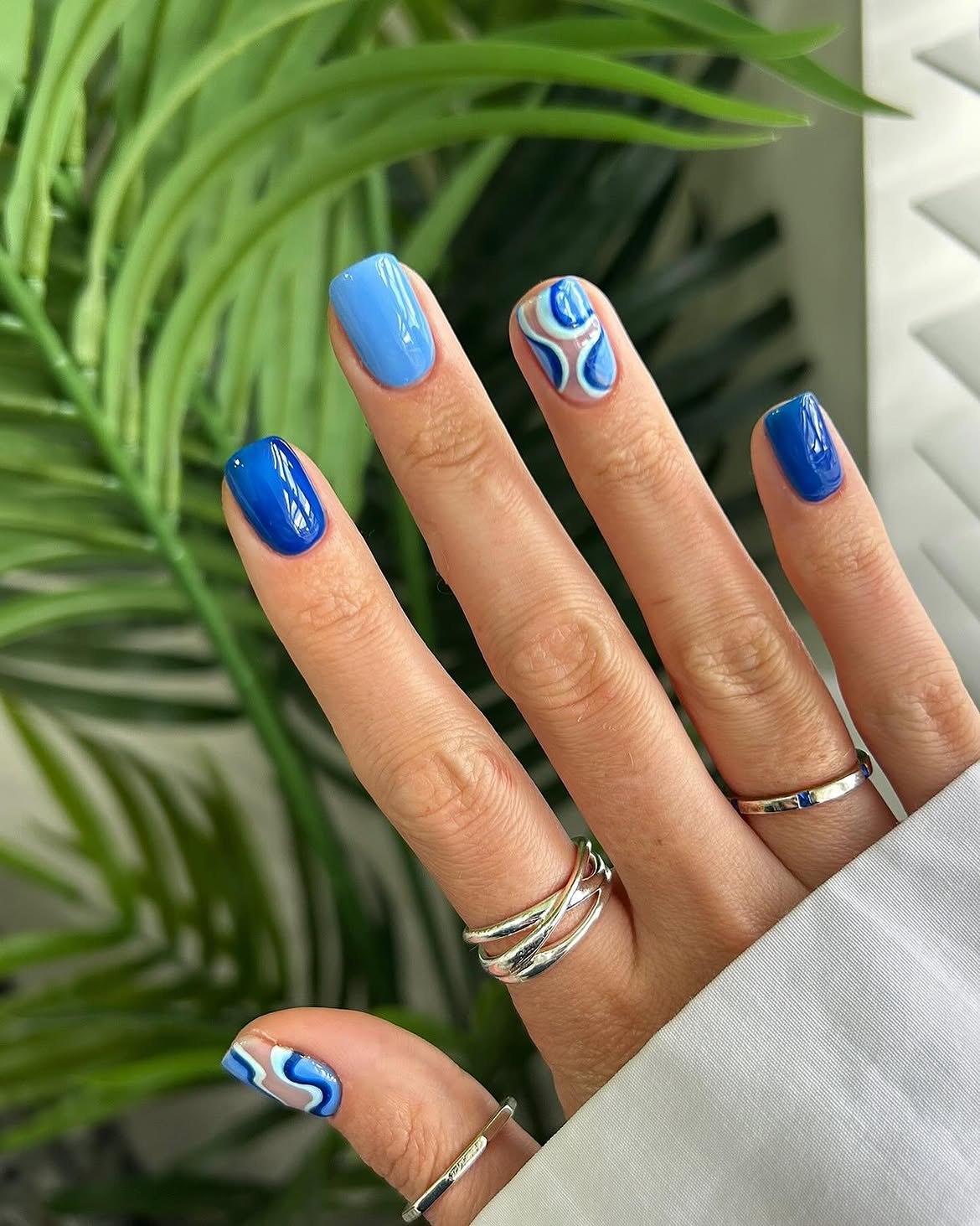Retro Swirl Blue and Beige Short Square Nails