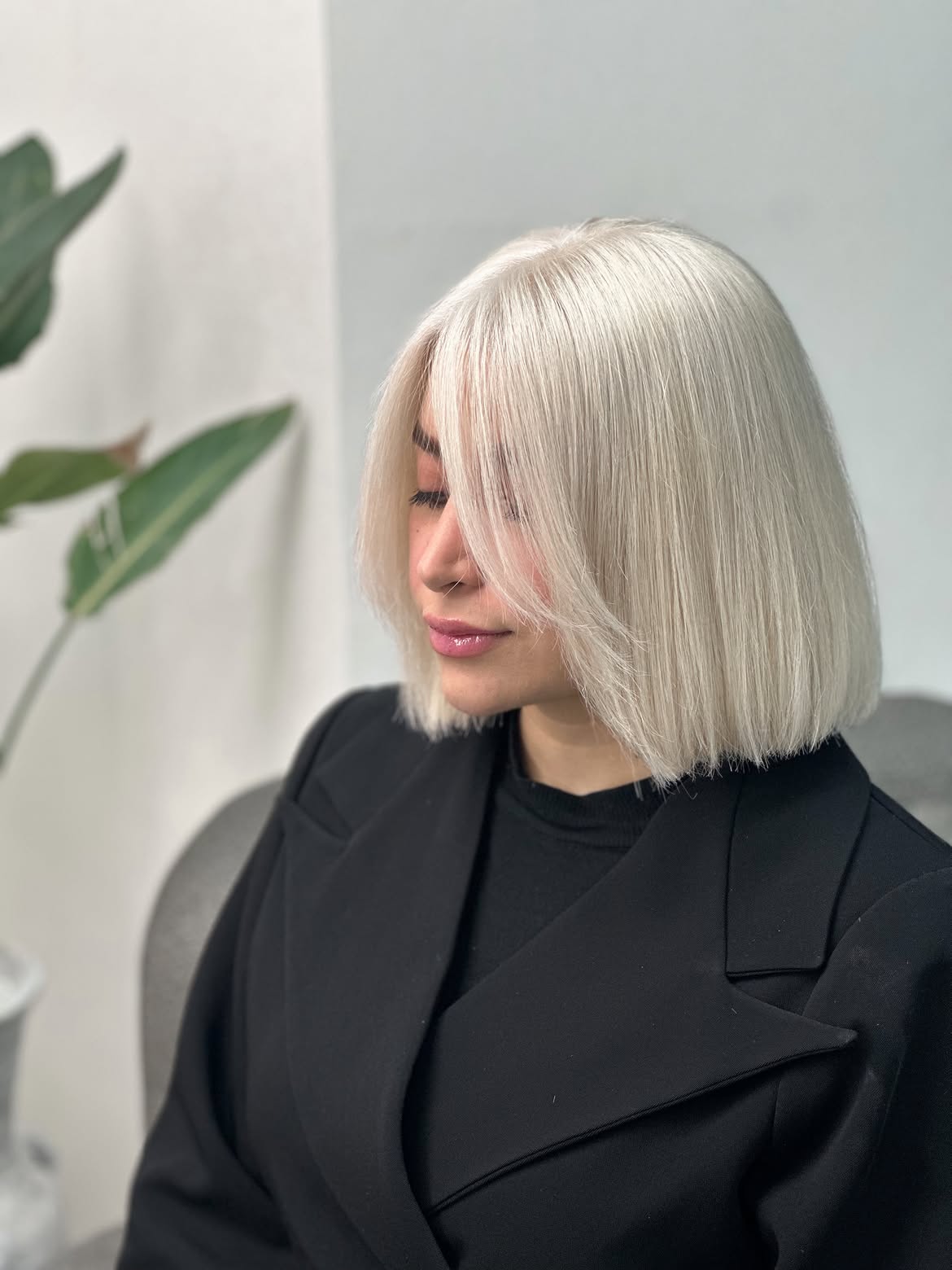 Sleek Platinum Blonde Bob With Face-Framing Layers