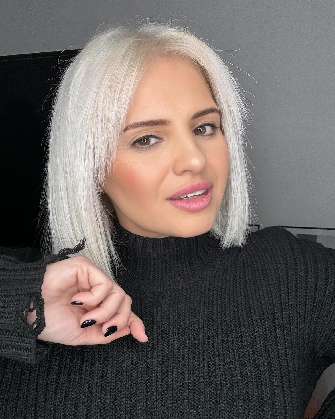 Sleek Platinum Blonde Collarbone Bob With Wispy Bangs