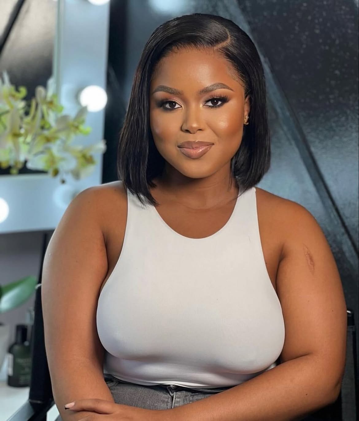 Sleek Side Part Bob With Deep Shine