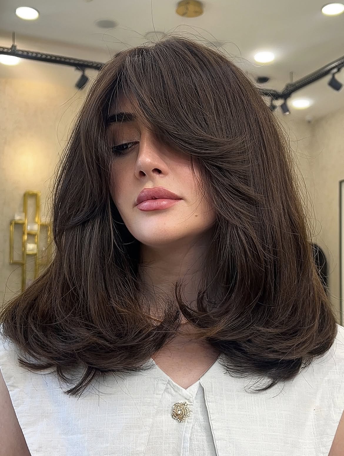 Soft Face-Framing Layers With Deep Side Part