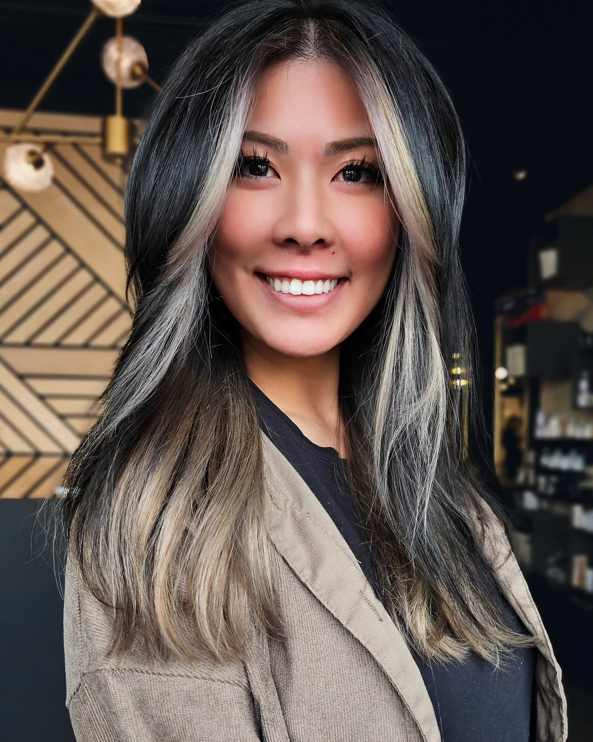 Soft Long Layers With Bright Platinum Money Piece