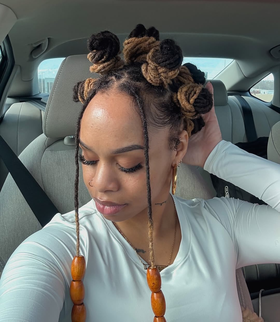 Two-Tone Bantu Knots With Hanging Braids