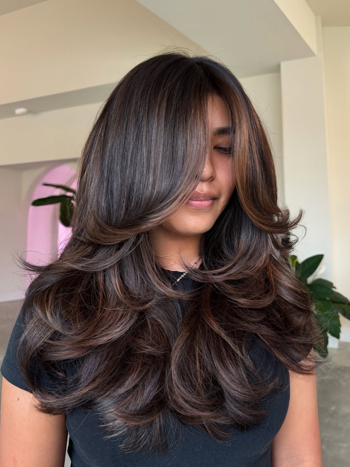 Voluminous Brunette Butterfly Cut With Caramel Highlights