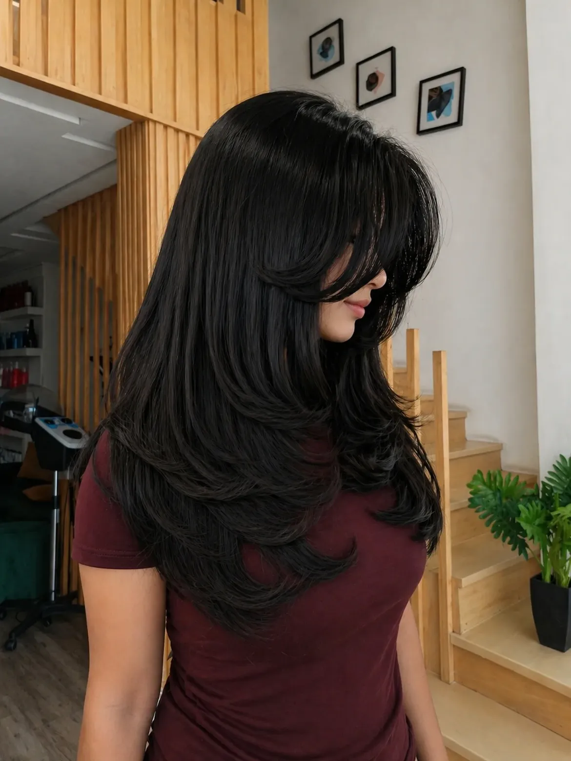 Voluminous Butterfly Layers With Glossy Jet Black Finish