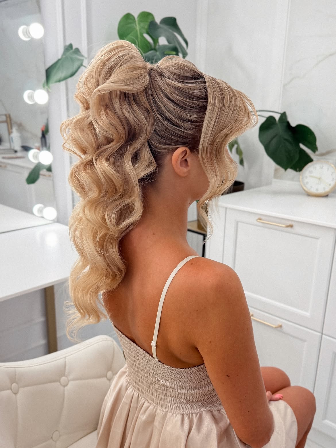 Voluminous Glamour Ponytail For Bridesmaids
