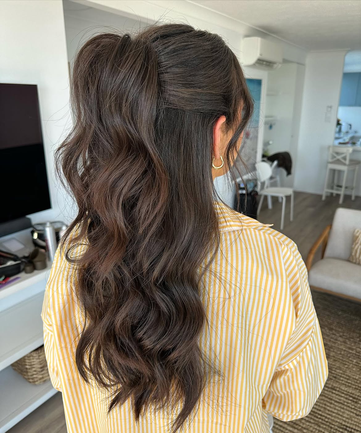 Voluminous Half-Up Ponytail With Beachy Waves