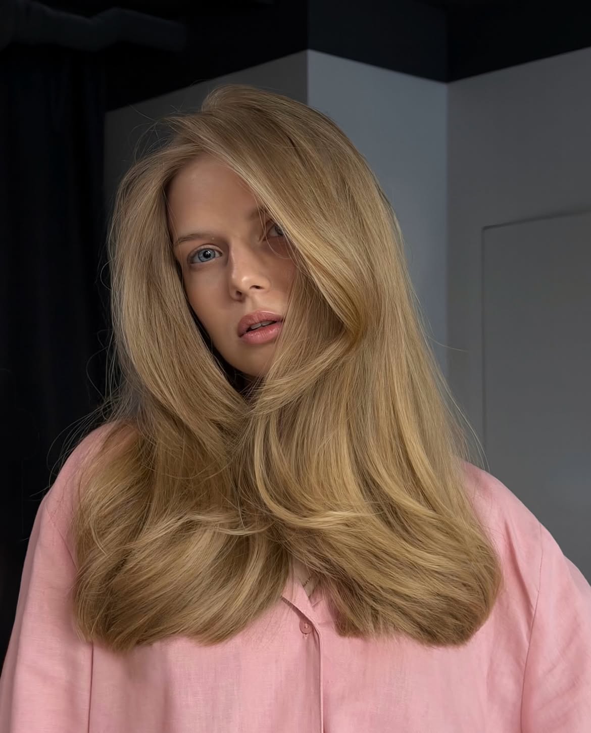 Voluminous Honey Blonde Layered Hair With Face Framing