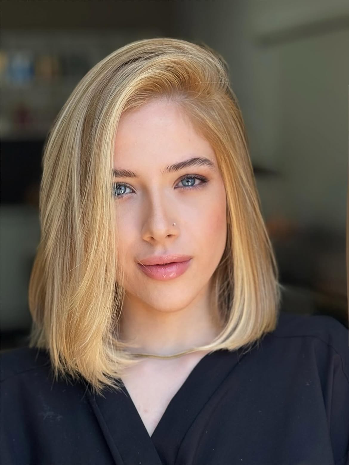 Y2K Honey Blonde Face-Framing Bob