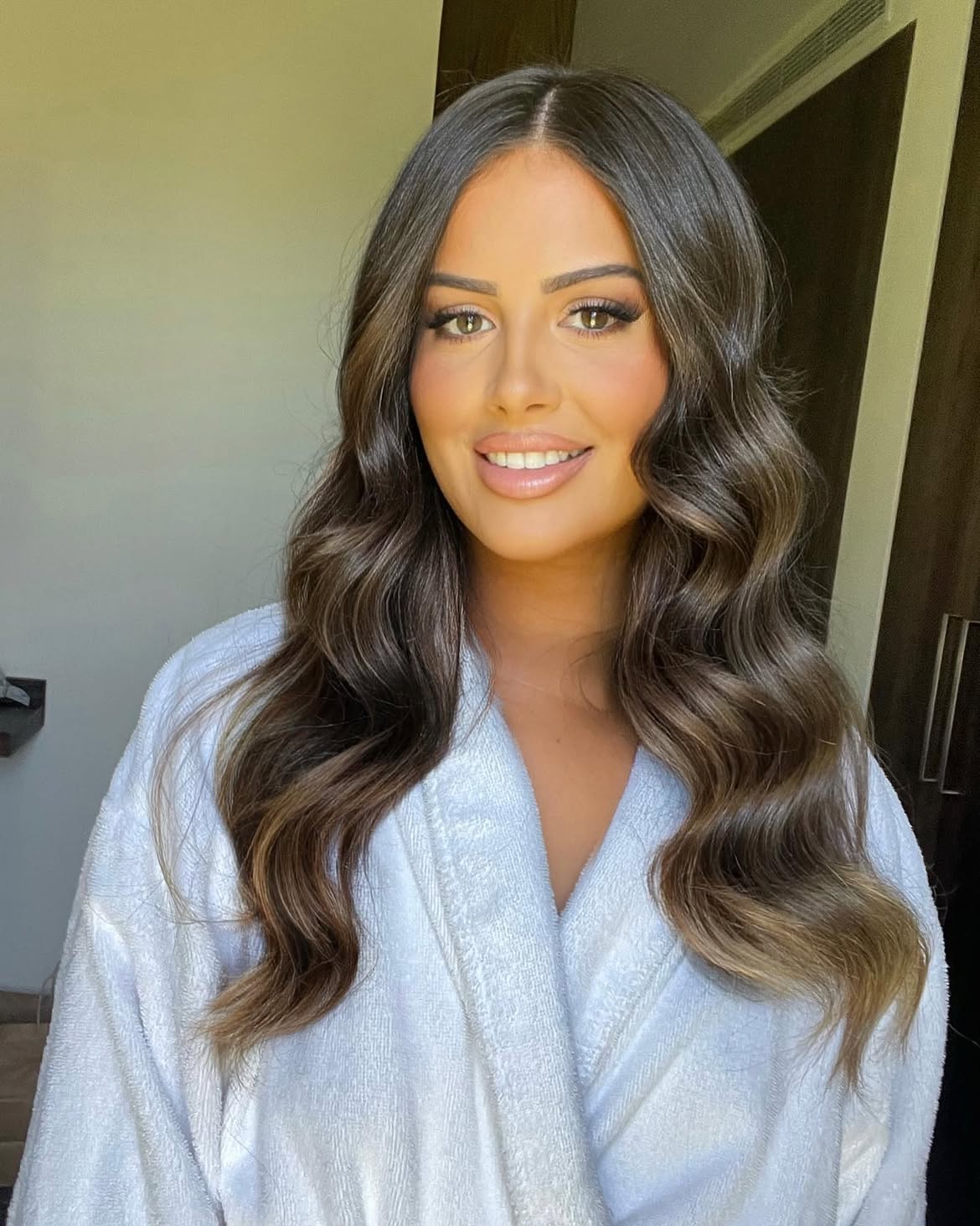 Polished Glamour Waves On Espresso Brunette Lengths