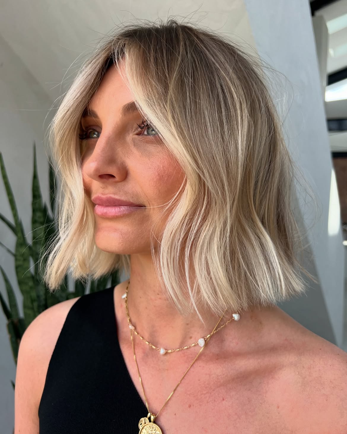 Tousled Honey Blonde Bob with Face-Framing Layers